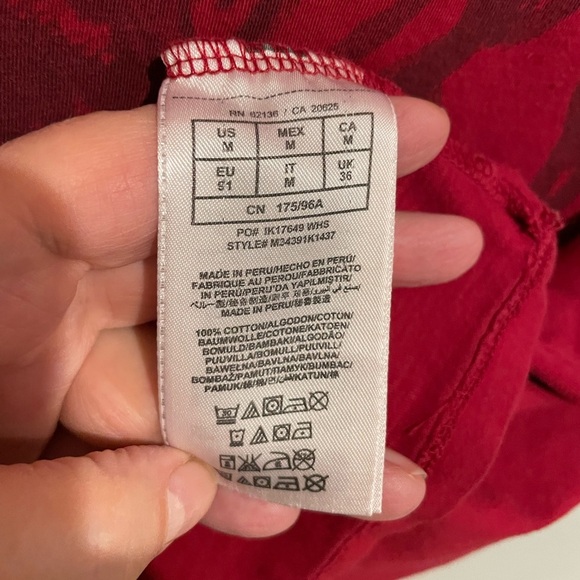 Red Guess novelty tee shirt with horse print. Size M - Picture 5 of 6